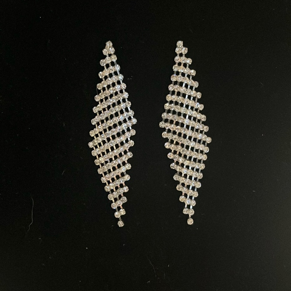 Crystal Drop Rhinestone Dangle Earrings - Silver